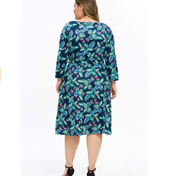 Women's 3/4 Sleeve Plus Size V-Neck Floral Dress - Picture 5 of 5